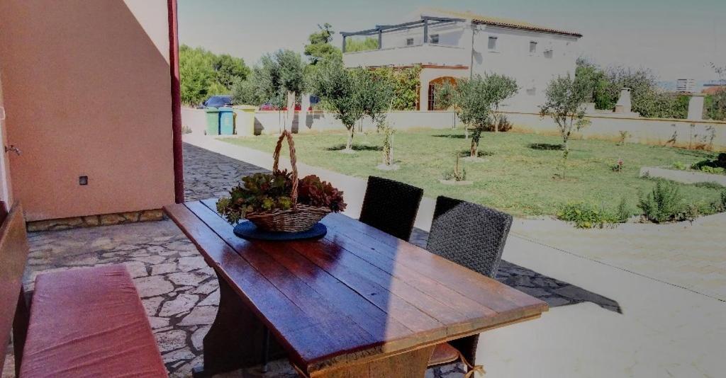 Studio Apartman I Mali Apartman Vir Exterior foto